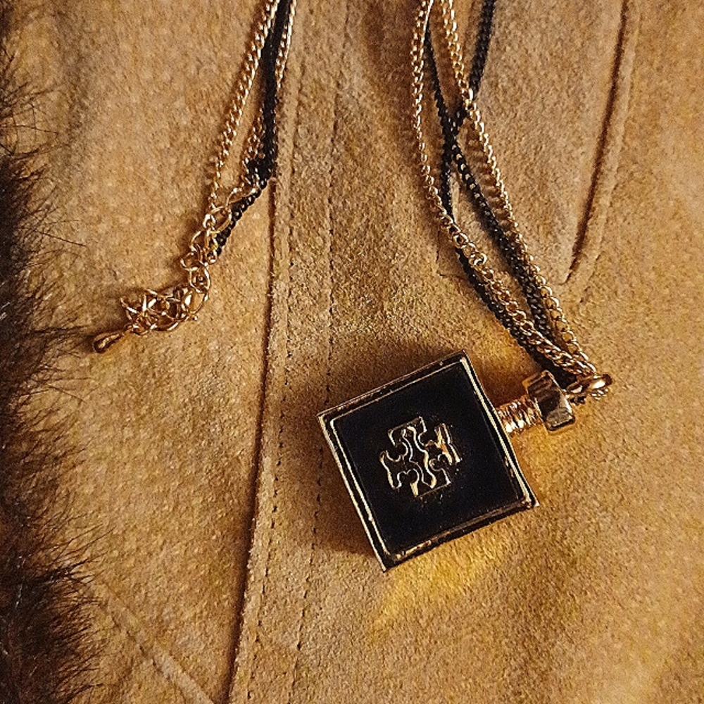 Tory Burch 18" black and gold necklace